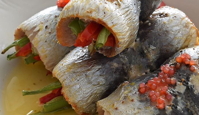 Rollitos de sardinas con verduras al horno