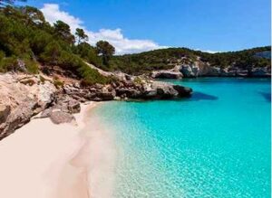playa desierta en Menorca