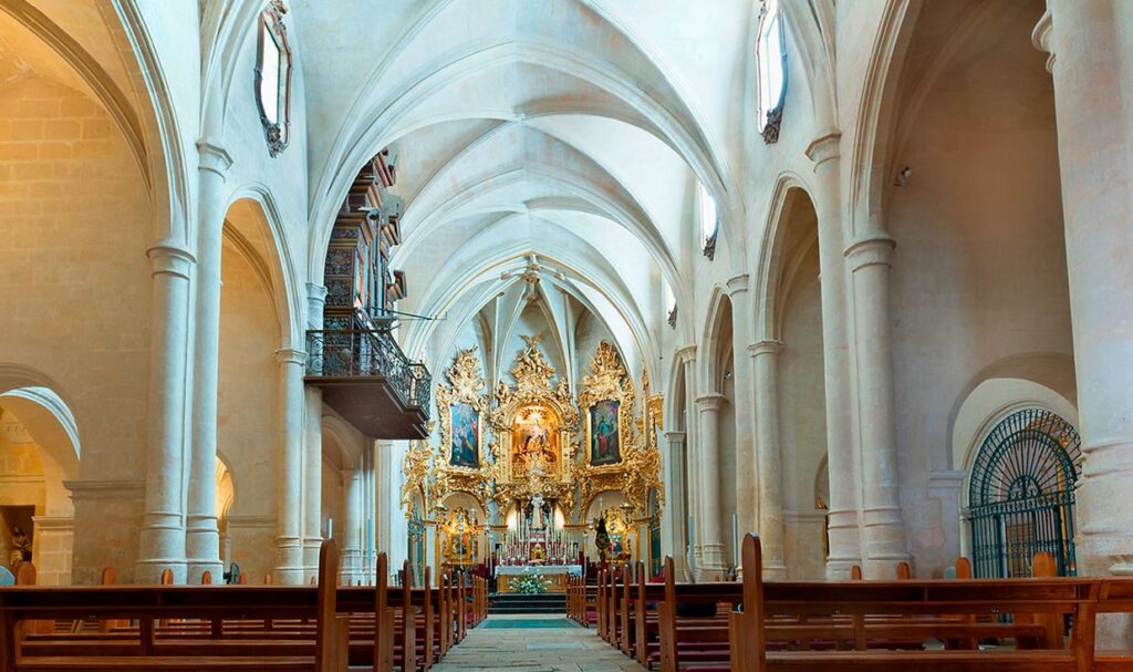 interior de la basilica de Santa María
