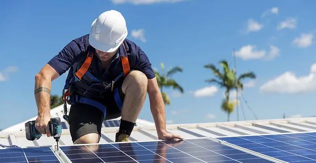 Por qué contratar una empresa instaladora de paneles