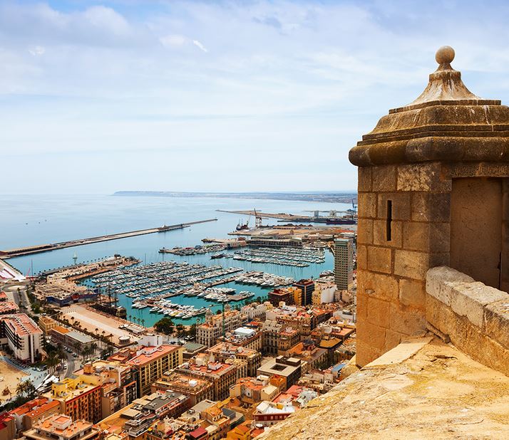 vista de Alicante desde el castillo de Santa Barbara